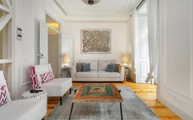 Whome Luxury Stay In Prime Location W/ Ac, Lift & Private Patio