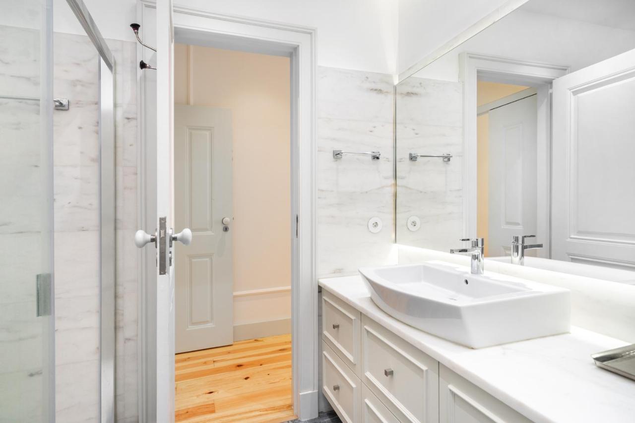 Whome Luxury Stay In Prime Location W/ Ac, Lift & Private Patio Lisbon Exterior photo